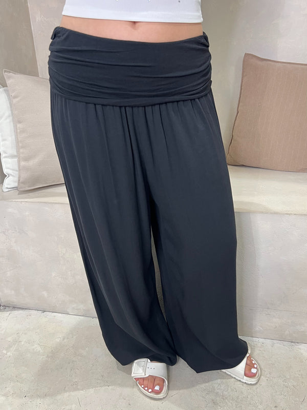 Black Ruched Band Cuffed Ankle Trousers - HL London