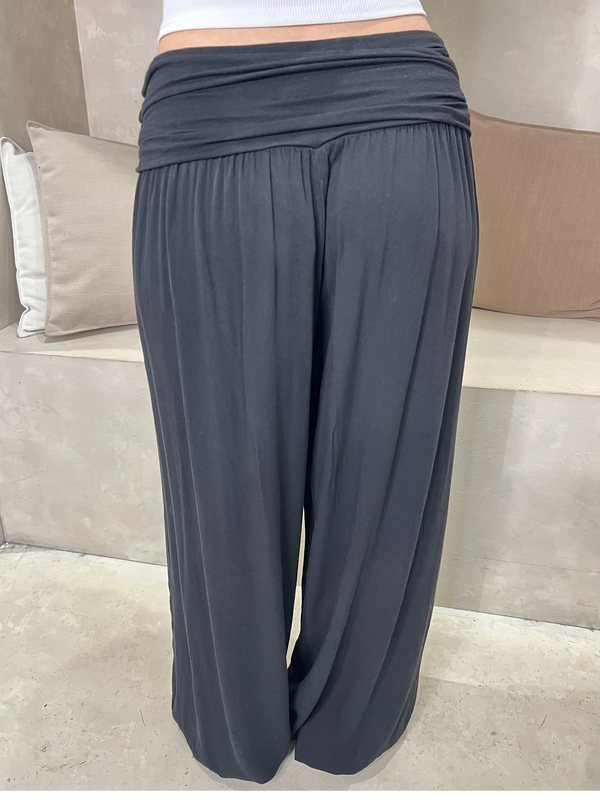Black Ruched Band Cuffed Ankle Trousers - HL London