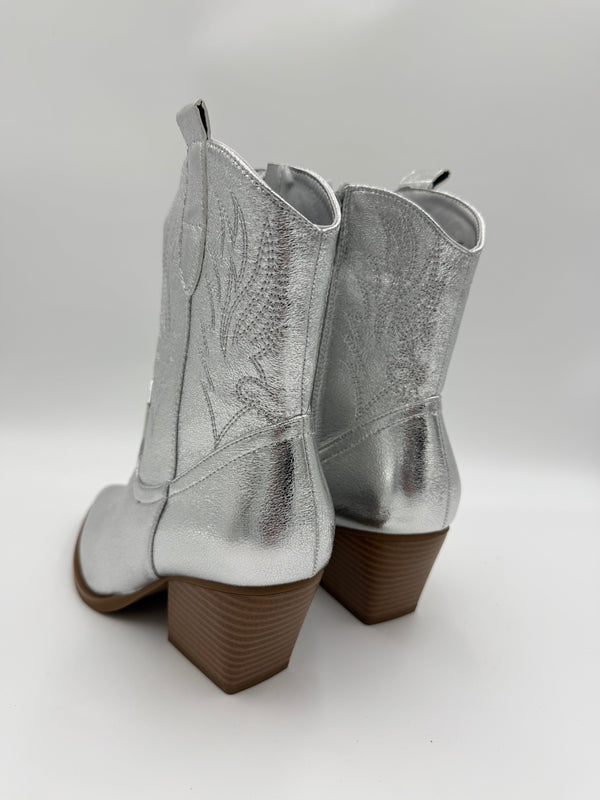 Silver Faux Leather Ankle Cowboy Boots in Silver / 36/3 - HL London