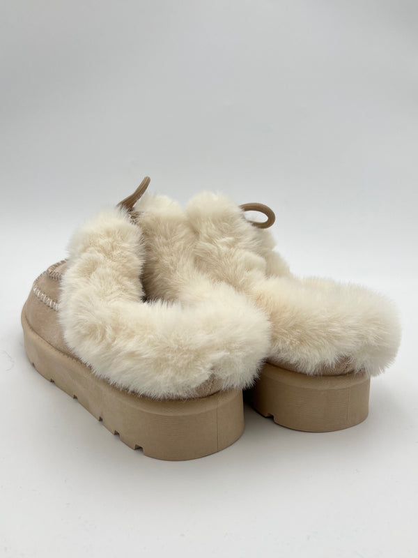 Beige Moccasin Style Slip on Shoe With Laces in Beige / 3/36 - HL London