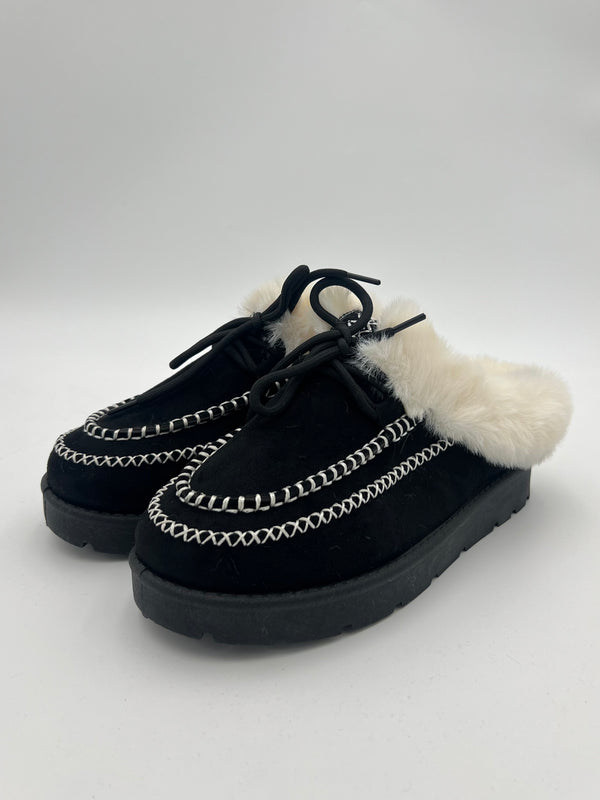 Black Moccasin Style Slip on Shoe With Laces in Black / 3/36 - HL London