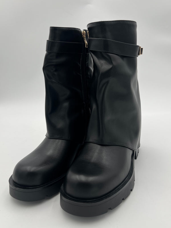 Black Fold Over Chunky Boot in Black / 8/41 - HL London