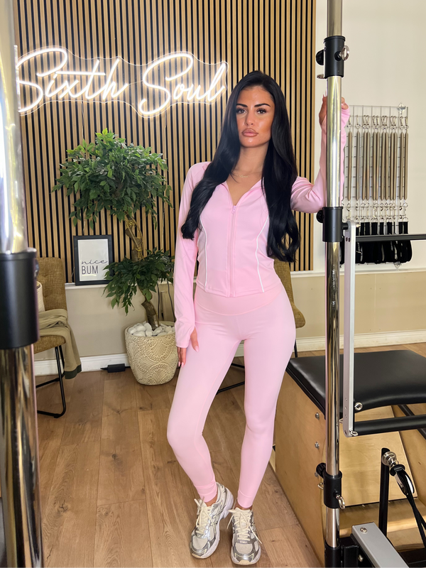 High Waisted Leggings women's gym set in Pilates studio