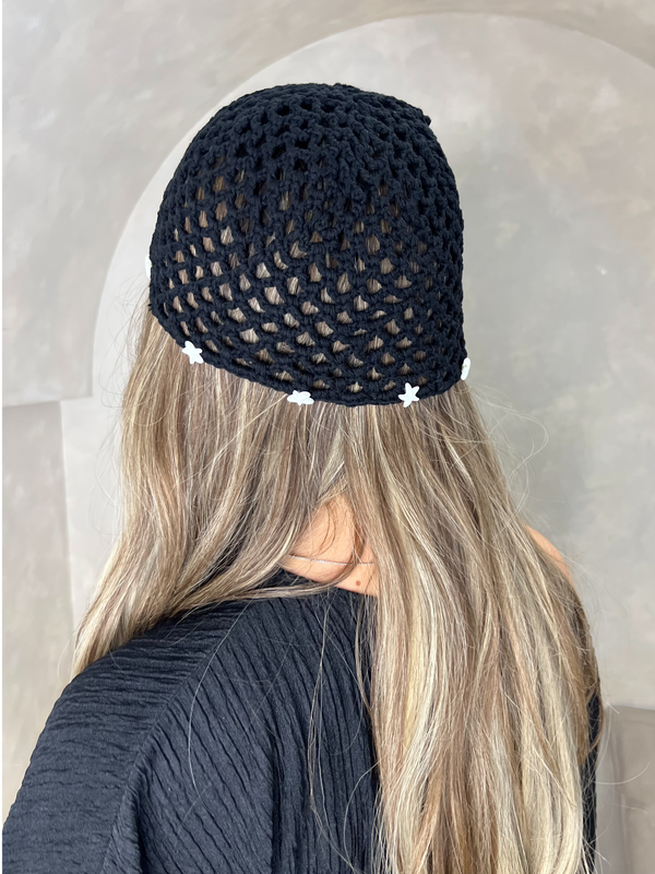 Black Crochet Skull Cap With Starfish Embellishment - HL London