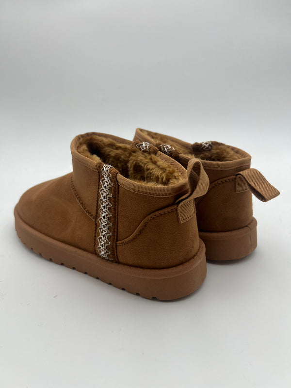 Camel Mini Suede boots with side embroidery in Camel / 36/3 - HL London