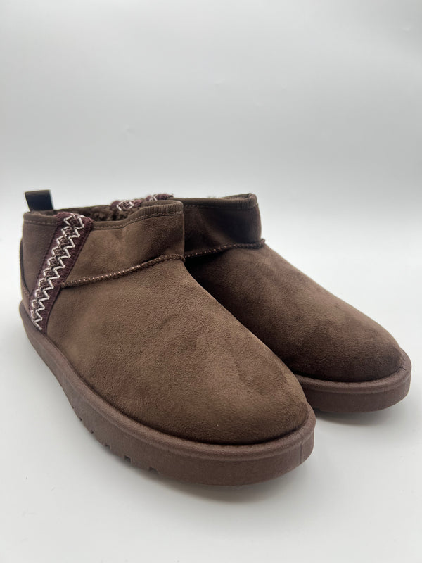 Brown Mini Suede boots with side embroidery in Brown / 40/7 - HL London