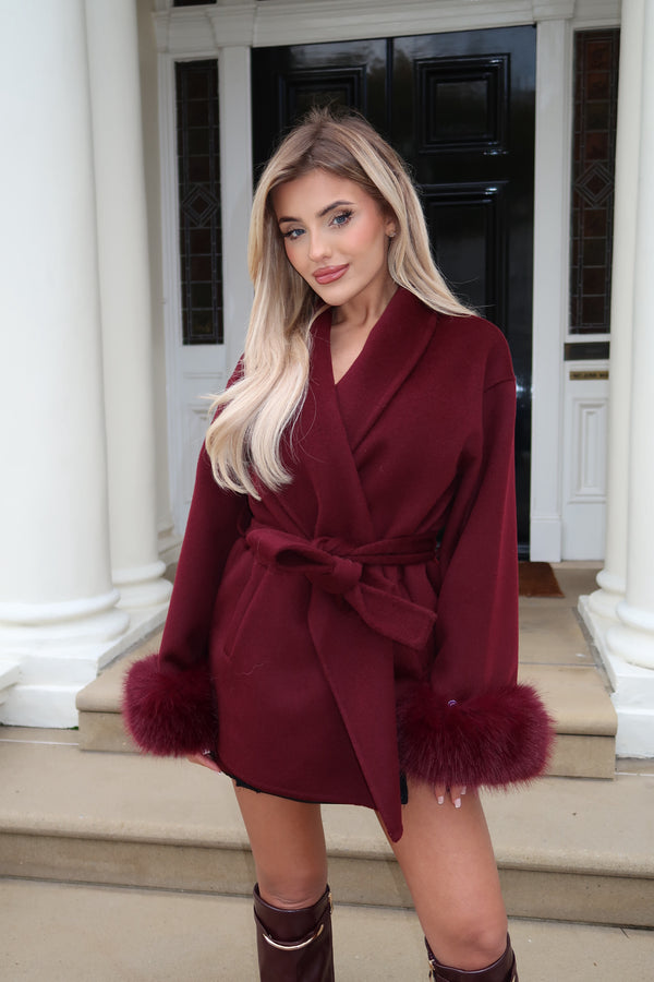 Schwarzer, hochwertiger Cardigan mit Kunstpelzbesatz in Burgundy / S - HL London