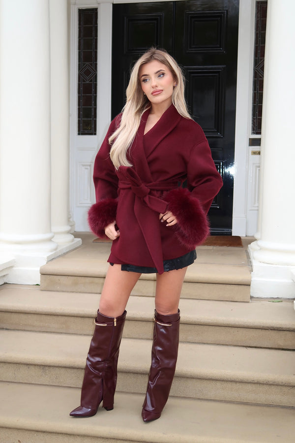 Schwarzer, hochwertiger Cardigan mit Kunstpelzbesatz in Burgundy / S - HL London