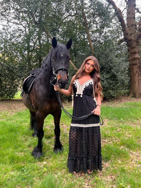 Beigefarbenes Sommerkleid mit Boho-Spitzeneffekt in White / S/M - HL London