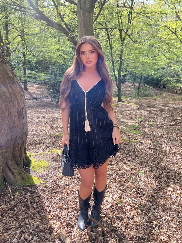 Beigefarbenes Sommerkleid mit Boho-Spitzeneffekt in White / S/M - HL London