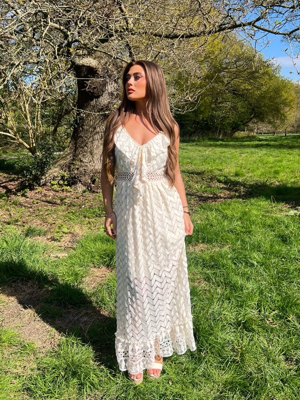 Beigefarbenes Sommerkleid mit Boho-Spitzeneffekt in White / S/M - HL London